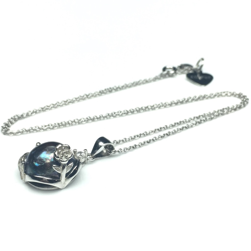 Elegant Silver and Black Pearl Necklace